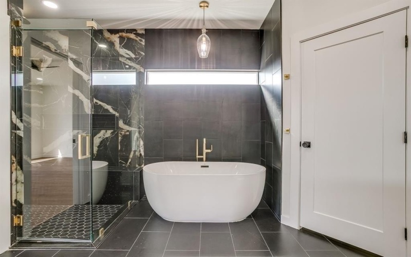 208 N Mountain Ridge, Cresson, TX 76035, 4 Habitaciones Habitaciones , ,5 BañosBaños,Residential,En Venta,208 N Mountain Ridge,0,21167024