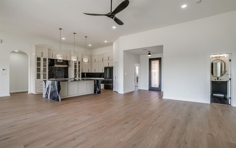 208 N Mountain Ridge, Cresson, TX 76035, 4 Habitaciones Habitaciones , ,5 BañosBaños,Residential,En Venta,208 N Mountain Ridge,0,21167024