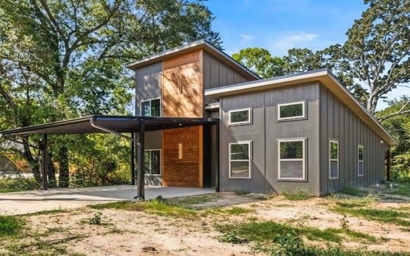 1301 E 9th Street, Mount Pleasant, TX 75455, 3 Bedrooms Bedrooms, ,2 BathroomsBathrooms,Residential,For Sale,1301 E 9th Street,0,21167817