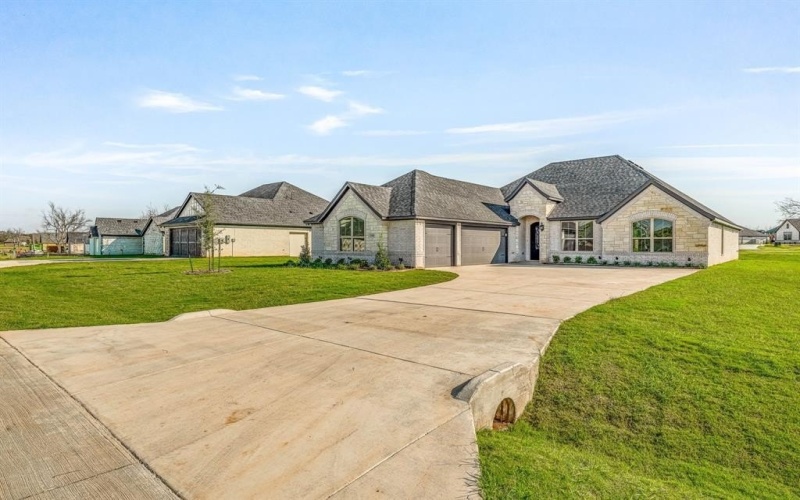 2160 Middlewood Circle, Granbury, TX 76049, 4 Bedrooms Bedrooms, ,2 BathroomsBathrooms,Residential,For Sale,2160 Middlewood Circle,0,21168181