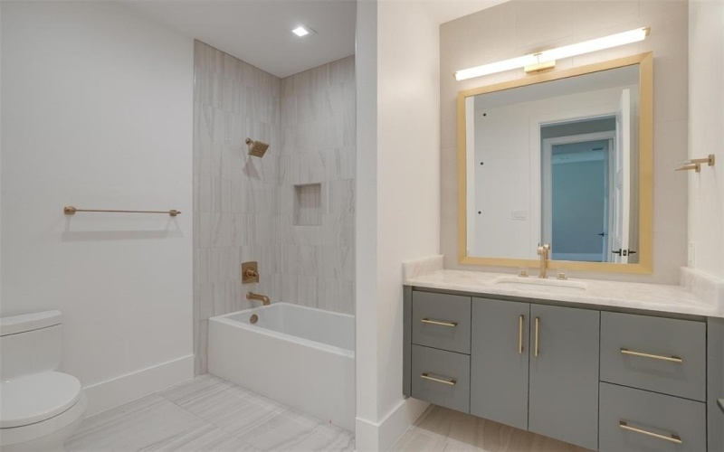 2245 SW Wilshire Boulevard, Burleson, TX 76028, 5 Habitaciones Habitaciones , ,5 BañosBaños,Residential,En Venta,2245 SW Wilshire Boulevard,20519830