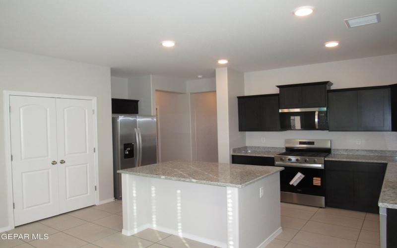 12828 CareFree Avenue, El Paso, TX 79928, 4 Habitaciones Habitaciones , ,1 BañoBaños,Residential,En Venta,12828 CareFree Avenue,0,937622