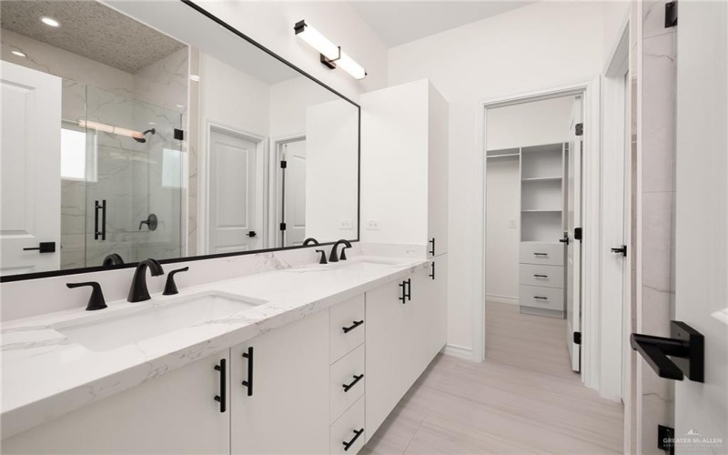 2728 E Bvlgari Drive, Edinburg, TX 78542, 4 Habitaciones Habitaciones , ,2 BañosBaños,Residential,En Venta,2728 E Bvlgari Drive,0,493868