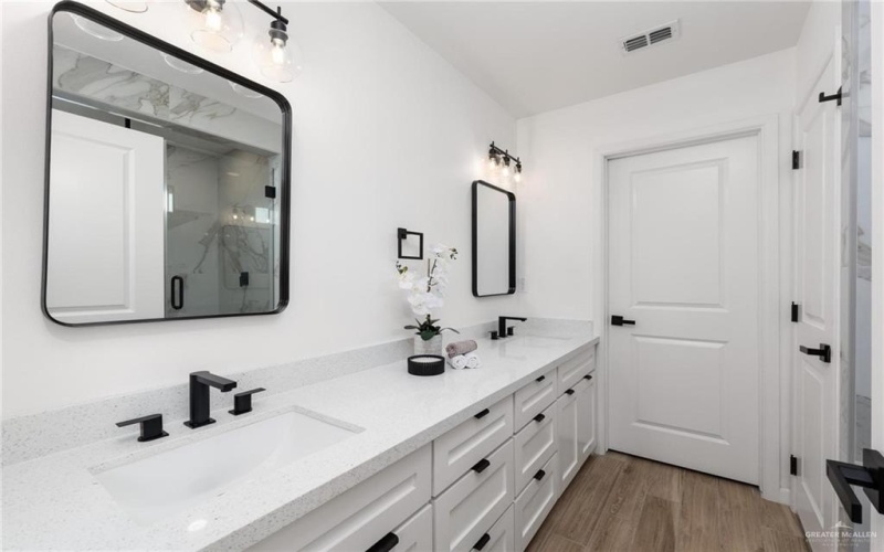 2112 Zinnia Street, Weslaco, TX 78596, 3 Bedrooms Bedrooms, ,2 BathroomsBathrooms,Residential,For Sale,2112 Zinnia Street,0,493894