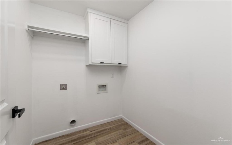 2112 Zinnia Street, Weslaco, TX 78596, 3 Bedrooms Bedrooms, ,2 BathroomsBathrooms,Residential,For Sale,2112 Zinnia Street,0,493894