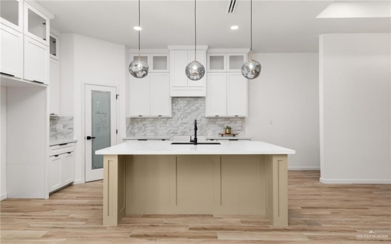 2112 Zinnia Street, Weslaco, TX 78596, 3 Bedrooms Bedrooms, ,2 BathroomsBathrooms,Residential,For Sale,2112 Zinnia Street,0,493894