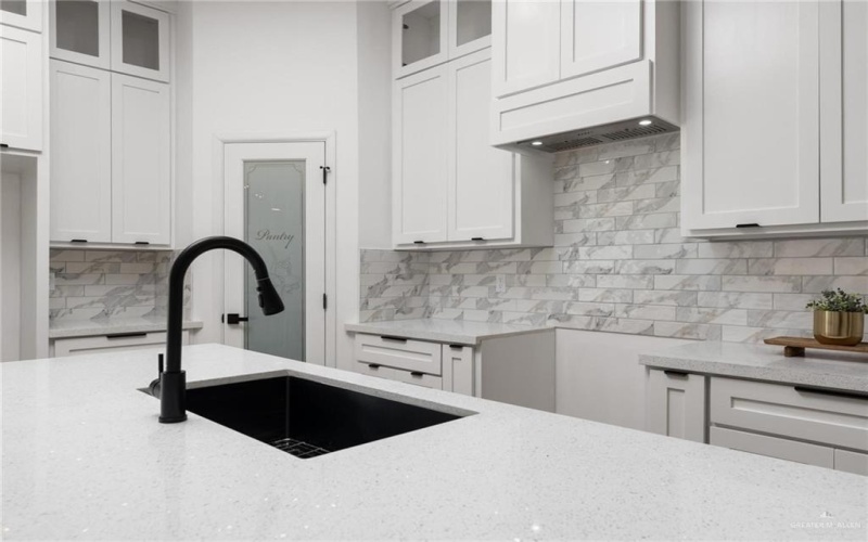 2112 Zinnia Street, Weslaco, TX 78596, 3 Bedrooms Bedrooms, ,2 BathroomsBathrooms,Residential,For Sale,2112 Zinnia Street,0,493894