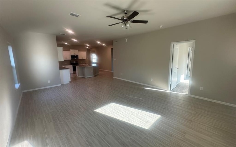 356 LUBBOCK Drive, Azle, TX 76020, 4 Habitaciones Habitaciones , ,2 BañosBaños,Residential,En Venta,356 LUBBOCK Drive,0,20975587