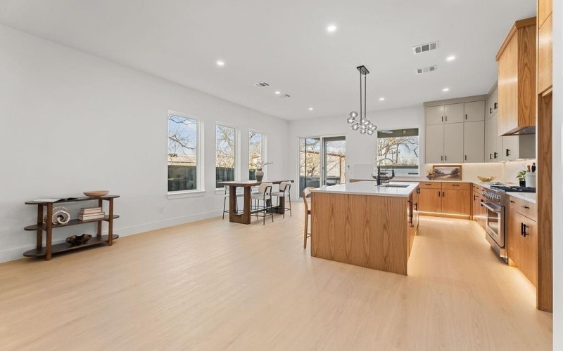 1827 Pollard Street, Dallas, TX 75208, 4 Habitaciones Habitaciones , ,3 BañosBaños,Residential,En Venta,1827 Pollard Street,0,21159721