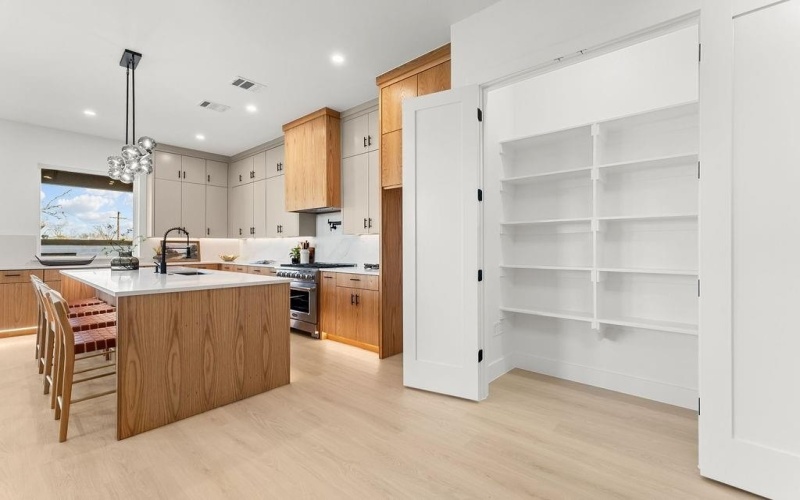 1827 Pollard Street, Dallas, TX 75208, 4 Habitaciones Habitaciones , ,3 BañosBaños,Residential,En Venta,1827 Pollard Street,0,21159721