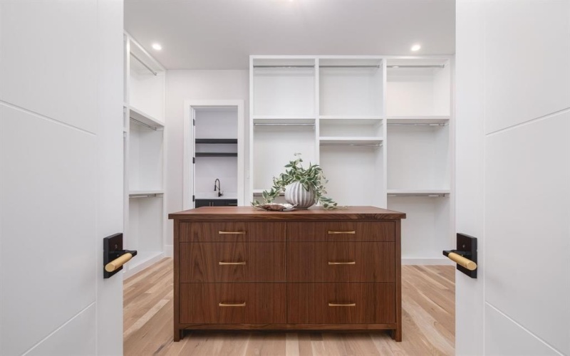 3950 Rochelle Drive, Dallas, TX 75220, 5 Habitaciones Habitaciones , ,6 BañosBaños,Residential,En Venta,3950 Rochelle Drive,0,21164572