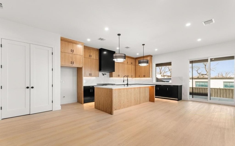 1825 Pollard Street, Dallas, TX 75208, 4 Habitaciones Habitaciones , ,3 BañosBaños,Residential,En Venta,1825 Pollard Street,0,21168454