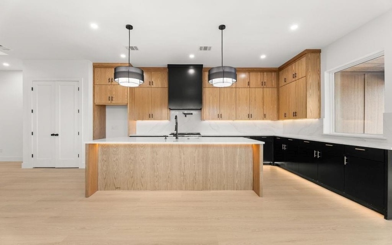 1825 Pollard Street, Dallas, TX 75208, 4 Habitaciones Habitaciones , ,3 BañosBaños,Residential,En Venta,1825 Pollard Street,0,21168454