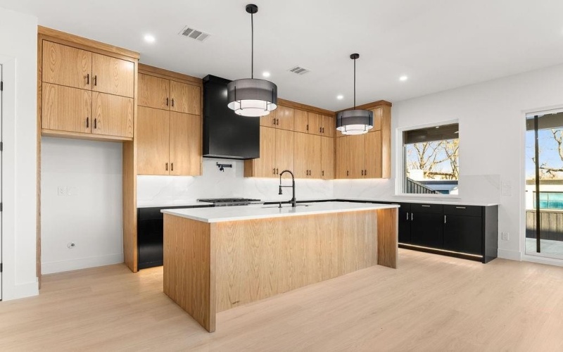 1825 Pollard Street, Dallas, TX 75208, 4 Habitaciones Habitaciones , ,3 BañosBaños,Residential,En Venta,1825 Pollard Street,0,21168454