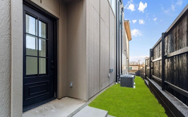 1825 Pollard Street, Dallas, TX 75208, 4 Habitaciones Habitaciones , ,3 BañosBaños,Residential,En Venta,1825 Pollard Street,0,21168454