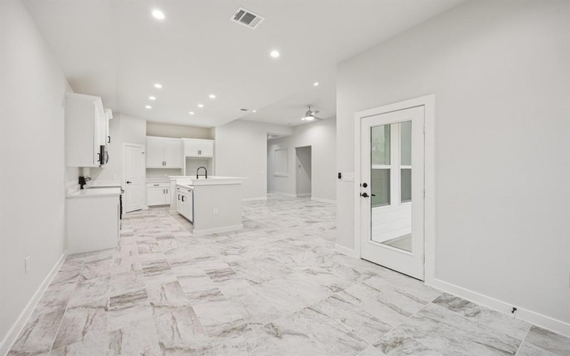 2716 E 12th Street, Fort Worth, TX 76111, 4 Habitaciones Habitaciones , ,2 BañosBaños,Residential,En Venta,2716 E 12th Street,0,21168564