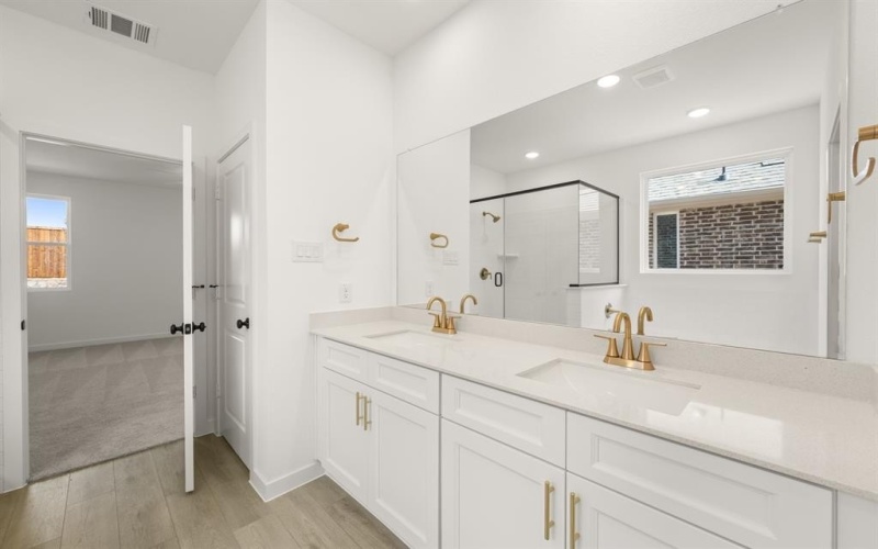 665 Tyronza Drive, Justin, TX 76247, 4 Habitaciones Habitaciones , ,3 BañosBaños,Residential,En Venta,665 Tyronza Drive,0,21169807