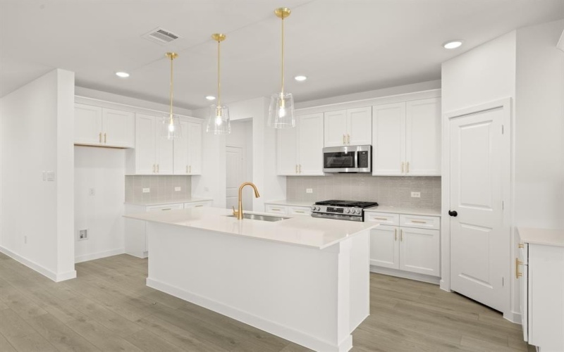 665 Tyronza Drive, Justin, TX 76247, 4 Habitaciones Habitaciones , ,3 BañosBaños,Residential,En Venta,665 Tyronza Drive,0,21169807