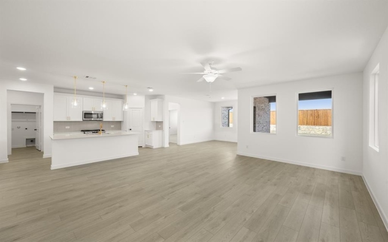 665 Tyronza Drive, Justin, TX 76247, 4 Habitaciones Habitaciones , ,3 BañosBaños,Residential,En Venta,665 Tyronza Drive,0,21169807