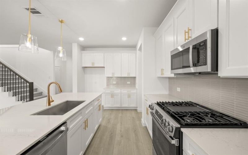 665 Tyronza Drive, Justin, TX 76247, 4 Habitaciones Habitaciones , ,3 BañosBaños,Residential,En Venta,665 Tyronza Drive,0,21169807