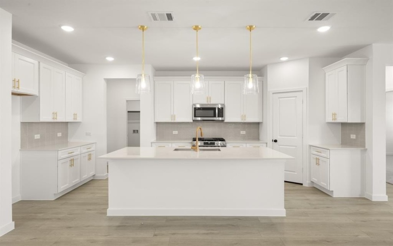 665 Tyronza Drive, Justin, TX 76247, 4 Habitaciones Habitaciones , ,3 BañosBaños,Residential,En Venta,665 Tyronza Drive,0,21169807