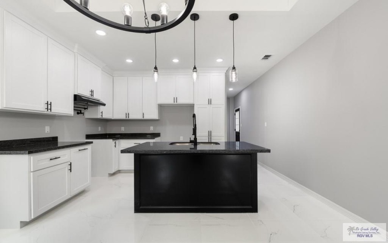 1925 KING AVE, HARLINGEN, TX 78552, 4 Habitaciones Habitaciones , ,2 BañosBaños,Residential,En Venta,1925 KING AVE,0,29771880