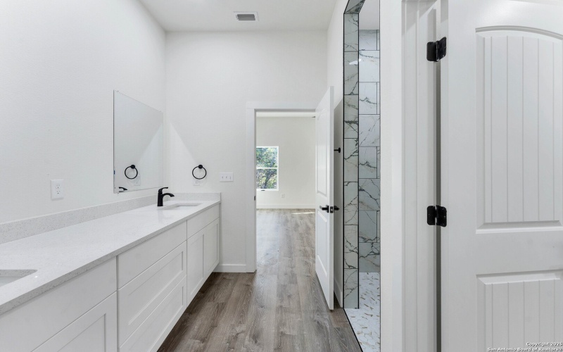 664 Rolling Hills, Canyon Lake, TX 78133, 4 Habitaciones Habitaciones , ,2 BañosBaños,Residential,En Venta,664 Rolling Hills,0,1917897