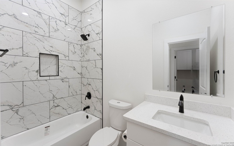 664 Rolling Hills, Canyon Lake, TX 78133, 4 Habitaciones Habitaciones , ,2 BañosBaños,Residential,En Venta,664 Rolling Hills,0,1917897