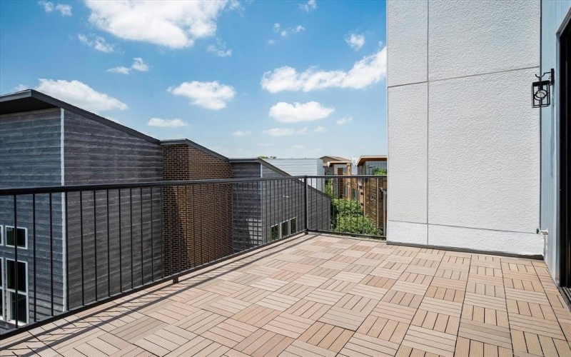 381 E Greenbriar Lane #1403, Dallas, TX 75203, 3 Bedrooms Bedrooms, ,3 BathroomsBathrooms,Residential,For Sale,381 E Greenbriar Lane,0,20611540