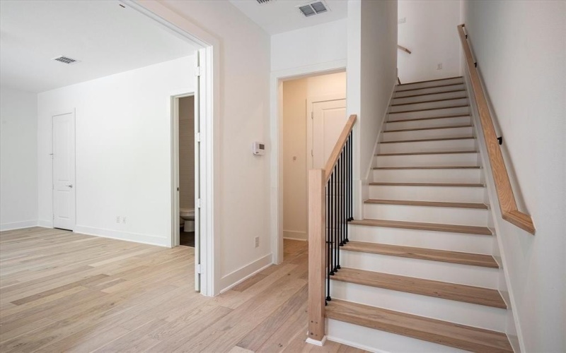 381 E Greenbriar Lane #1403, Dallas, TX 75203, 3 Bedrooms Bedrooms, ,3 BathroomsBathrooms,Residential,For Sale,381 E Greenbriar Lane,0,20611540