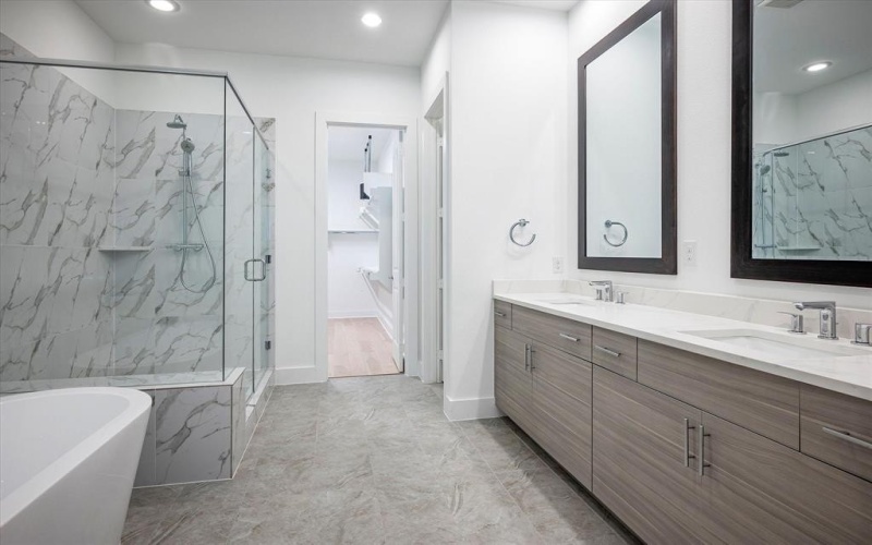 381 E Greenbriar Lane #1403, Dallas, TX 75203, 3 Bedrooms Bedrooms, ,3 BathroomsBathrooms,Residential,For Sale,381 E Greenbriar Lane,0,20611540