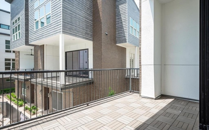 381 E Greenbriar Lane #1403, Dallas, TX 75203, 3 Bedrooms Bedrooms, ,3 BathroomsBathrooms,Residential,For Sale,381 E Greenbriar Lane,0,20611540