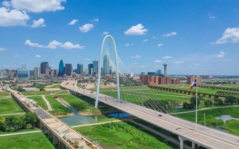 381 E Greenbriar Lane #1403, Dallas, TX 75203, 3 Bedrooms Bedrooms, ,3 BathroomsBathrooms,Residential,For Sale,381 E Greenbriar Lane,0,20611540