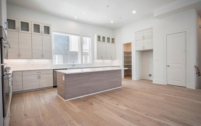 381 E Greenbriar Lane #1403, Dallas, TX 75203, 3 Bedrooms Bedrooms, ,3 BathroomsBathrooms,Residential,For Sale,381 E Greenbriar Lane,0,20611540