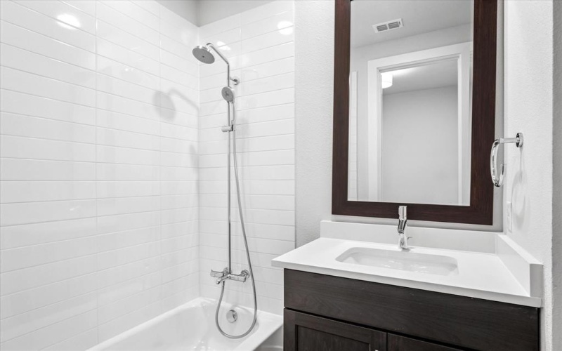 381 E Greenbriar Lane #1004, Dallas, TX 75203, 2 Bedrooms Bedrooms, ,2 BathroomsBathrooms,Residential,For Sale,381 E Greenbriar Lane,0,20760504