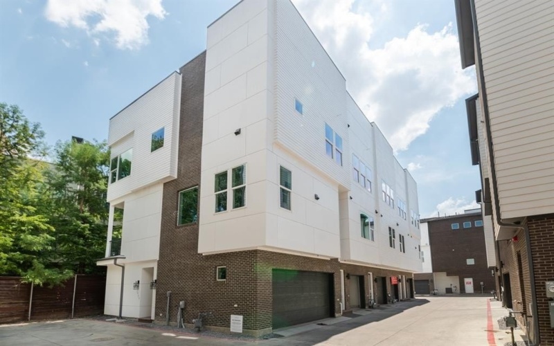 381 E Greenbriar Lane #1004, Dallas, TX 75203, 2 Bedrooms Bedrooms, ,2 BathroomsBathrooms,Residential,For Sale,381 E Greenbriar Lane,0,20760504