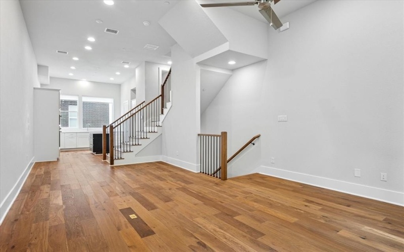 381 E Greenbriar Lane #1004, Dallas, TX 75203, 2 Bedrooms Bedrooms, ,2 BathroomsBathrooms,Residential,For Sale,381 E Greenbriar Lane,0,20760504