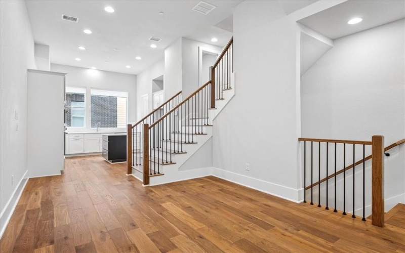 381 E Greenbriar Lane #1004, Dallas, TX 75203, 2 Bedrooms Bedrooms, ,2 BathroomsBathrooms,Residential,For Sale,381 E Greenbriar Lane,0,20760504