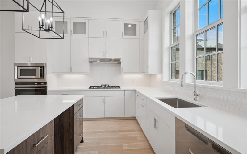 6007 Laurel Lane, Addison, TX 75001, 4 Habitaciones Habitaciones , ,5 BañosBaños,Residential,En Venta,6007 Laurel Lane,0,20991646