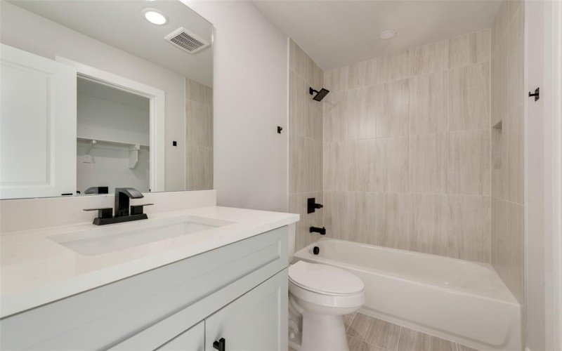 6810 Windward View Drive, Rowlett, TX 75088, 4 Bedrooms Bedrooms, ,3 BathroomsBathrooms,Residential,For Sale,6810 Windward View Drive,0,21168447