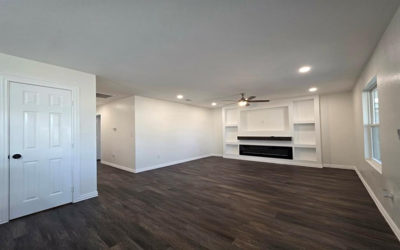 924 E Titus Street, Mexia, TX 76667, 3 Bedrooms Bedrooms, ,2 BathroomsBathrooms,Residential,For Sale,924 E Titus Street,0,21169352