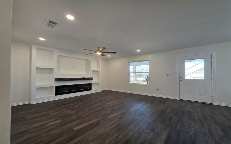 924 E Titus Street, Mexia, TX 76667, 3 Bedrooms Bedrooms, ,2 BathroomsBathrooms,Residential,For Sale,924 E Titus Street,0,21169352