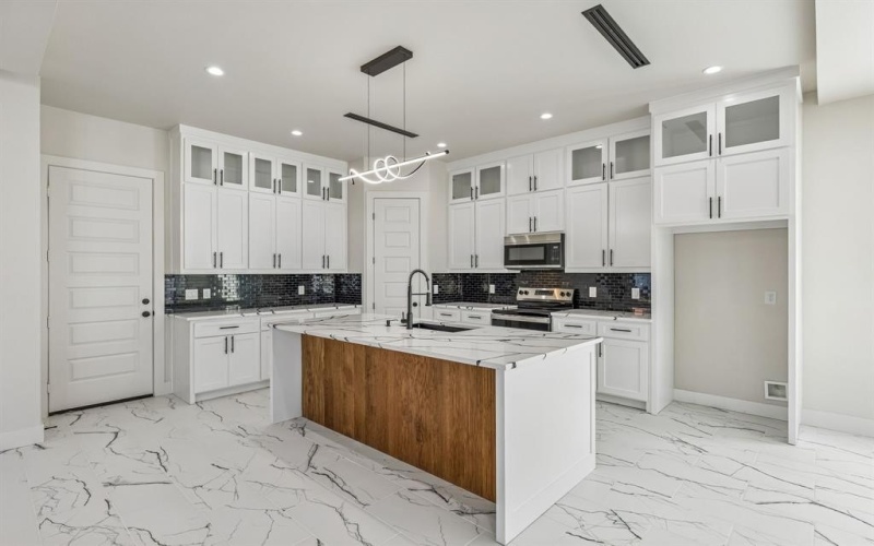 1447 Oakley Avenue, Dallas, TX 75216, 4 Bedrooms Bedrooms, ,5 BathroomsBathrooms,Residential,For Sale,1447 Oakley Avenue,0,21169633