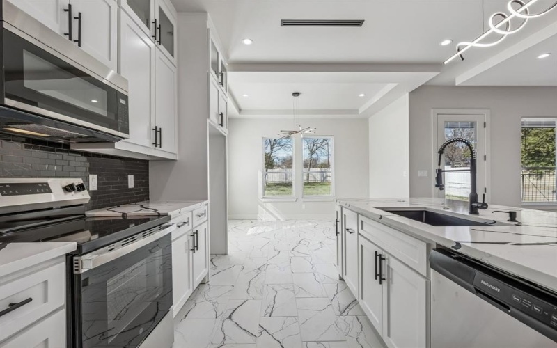 1447 Oakley Avenue, Dallas, TX 75216, 4 Bedrooms Bedrooms, ,5 BathroomsBathrooms,Residential,For Sale,1447 Oakley Avenue,0,21169633