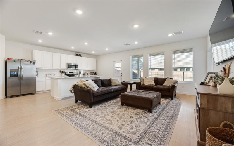 343 Sedalia Trail, Justin, TX 76247, 4 Habitaciones Habitaciones , ,2 BañosBaños,Residential,En Venta,343 Sedalia Trail,0,21170073