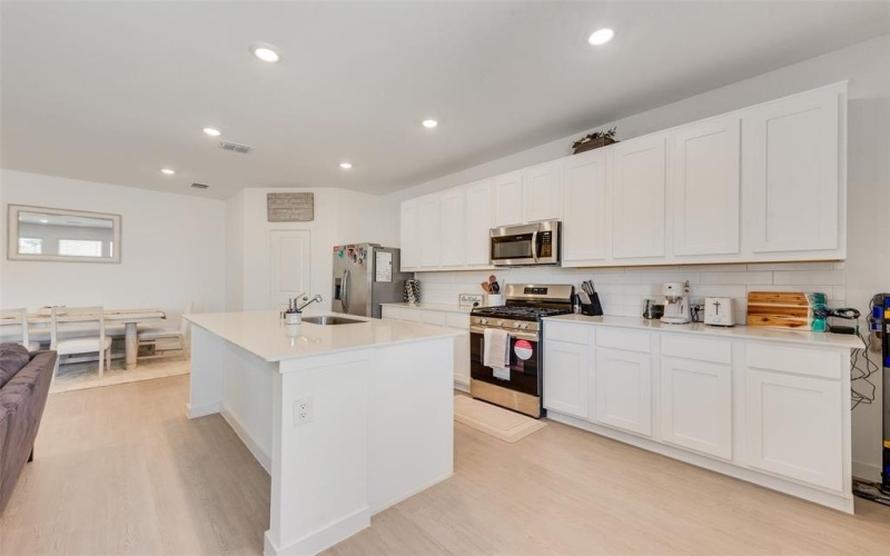 343 Sedalia Trail, Justin, TX 76247, 4 Habitaciones Habitaciones , ,2 BañosBaños,Residential,En Venta,343 Sedalia Trail,0,21170073