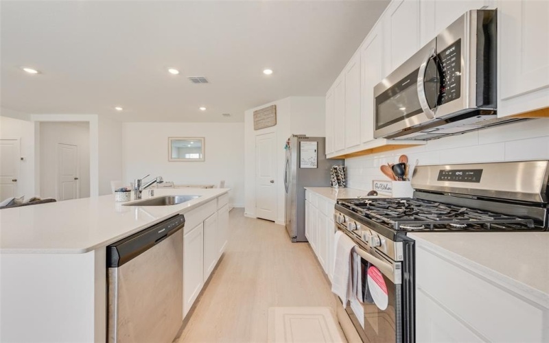 343 Sedalia Trail, Justin, TX 76247, 4 Habitaciones Habitaciones , ,2 BañosBaños,Residential,En Venta,343 Sedalia Trail,0,21170073