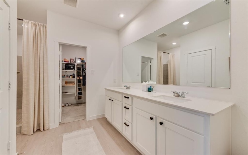 343 Sedalia Trail, Justin, TX 76247, 4 Habitaciones Habitaciones , ,2 BañosBaños,Residential,En Venta,343 Sedalia Trail,0,21170073