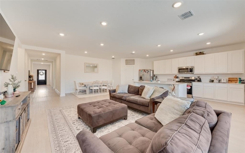 343 Sedalia Trail, Justin, TX 76247, 4 Habitaciones Habitaciones , ,2 BañosBaños,Residential,En Venta,343 Sedalia Trail,0,21170073