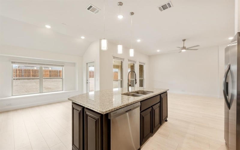 152 Rosewood Drive, Glenn Heights, TX 75154, 3 Habitaciones Habitaciones , ,2 BañosBaños,Residential,En Venta,152 Rosewood Drive,0,21170292